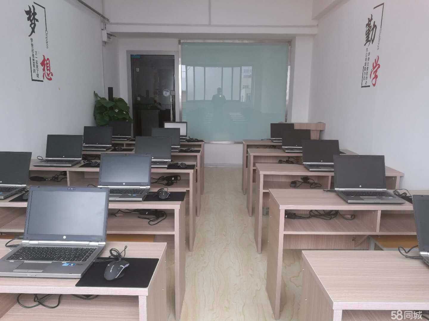 教育咨詢服務的新模式——以廣州鎧諾教育咨詢平頂山分公司為例